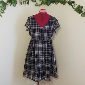 Old Navy back and white plaid dress